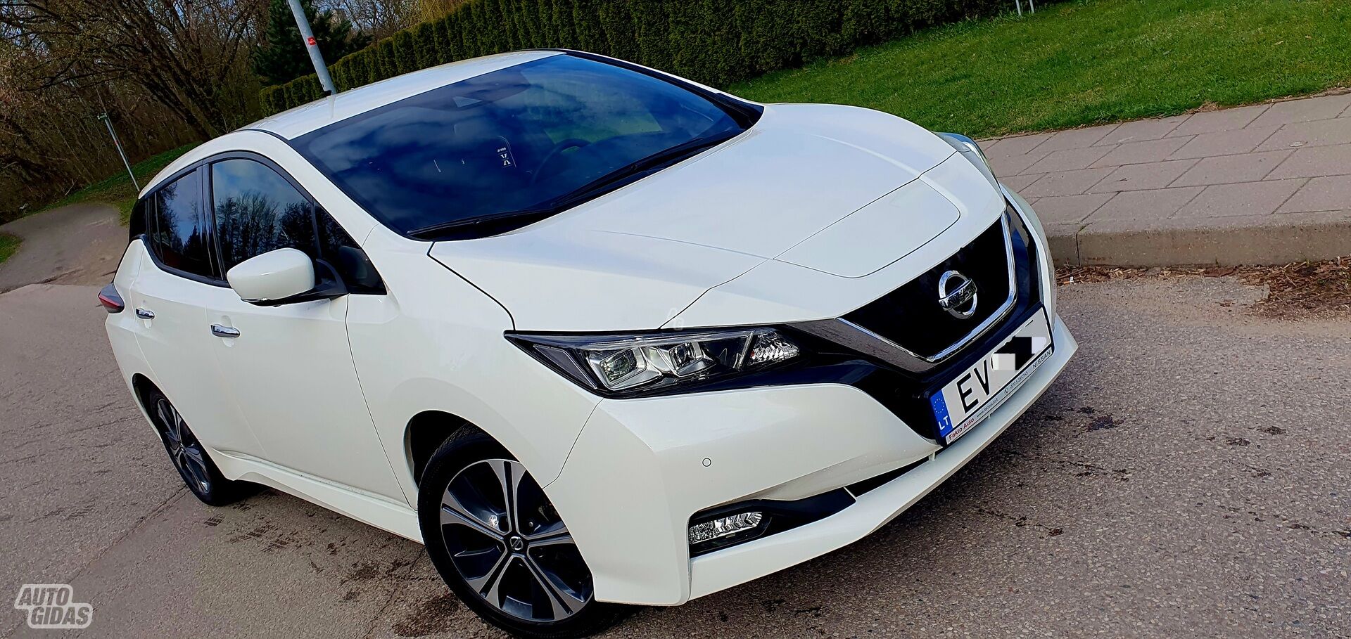 Nissan Leaf 2022 y Hatchback