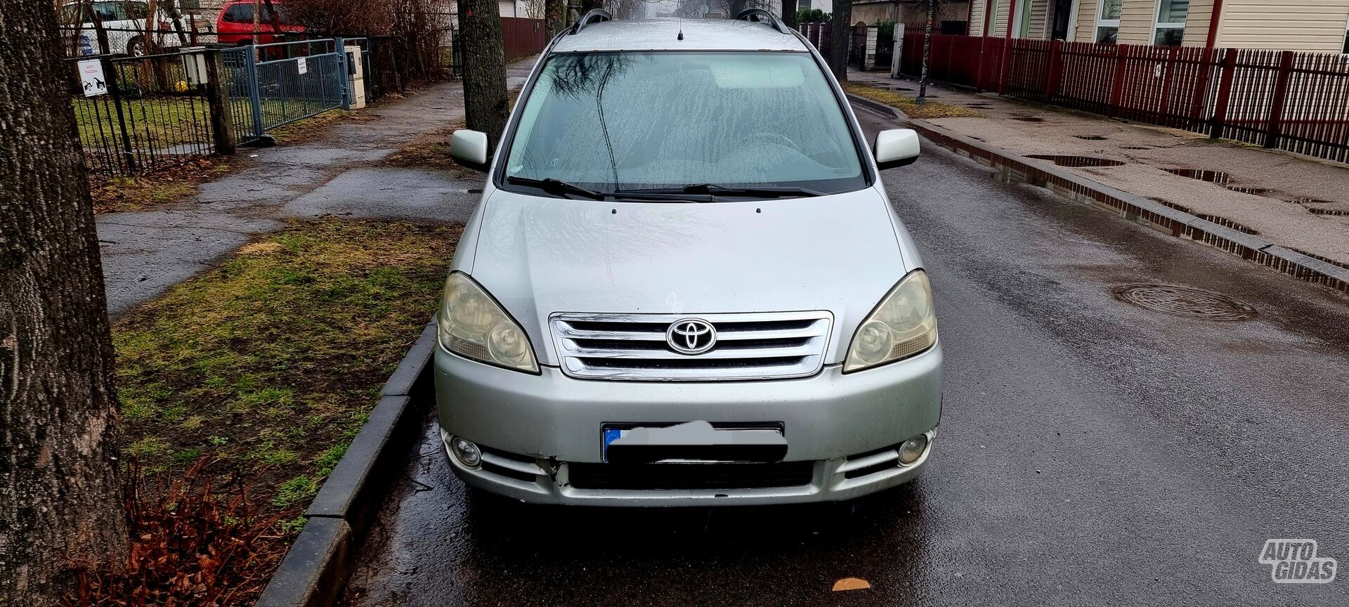 Toyota Avensis Verso 2002 г Минивэн