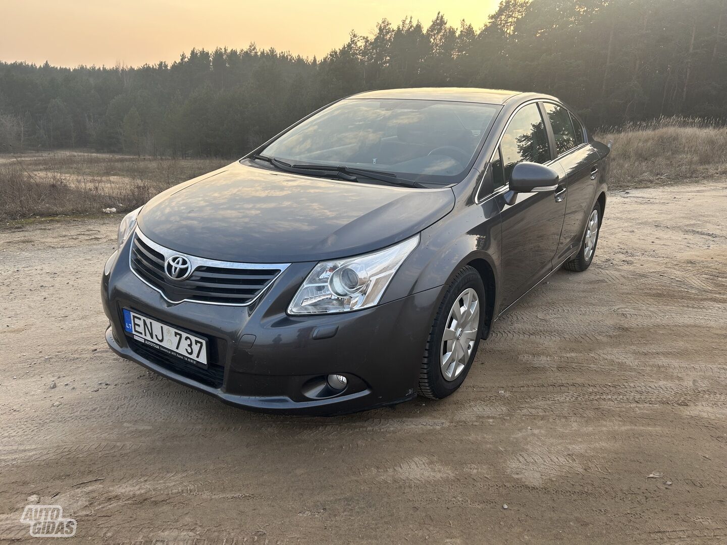 Toyota Avensis 2009 y Sedan