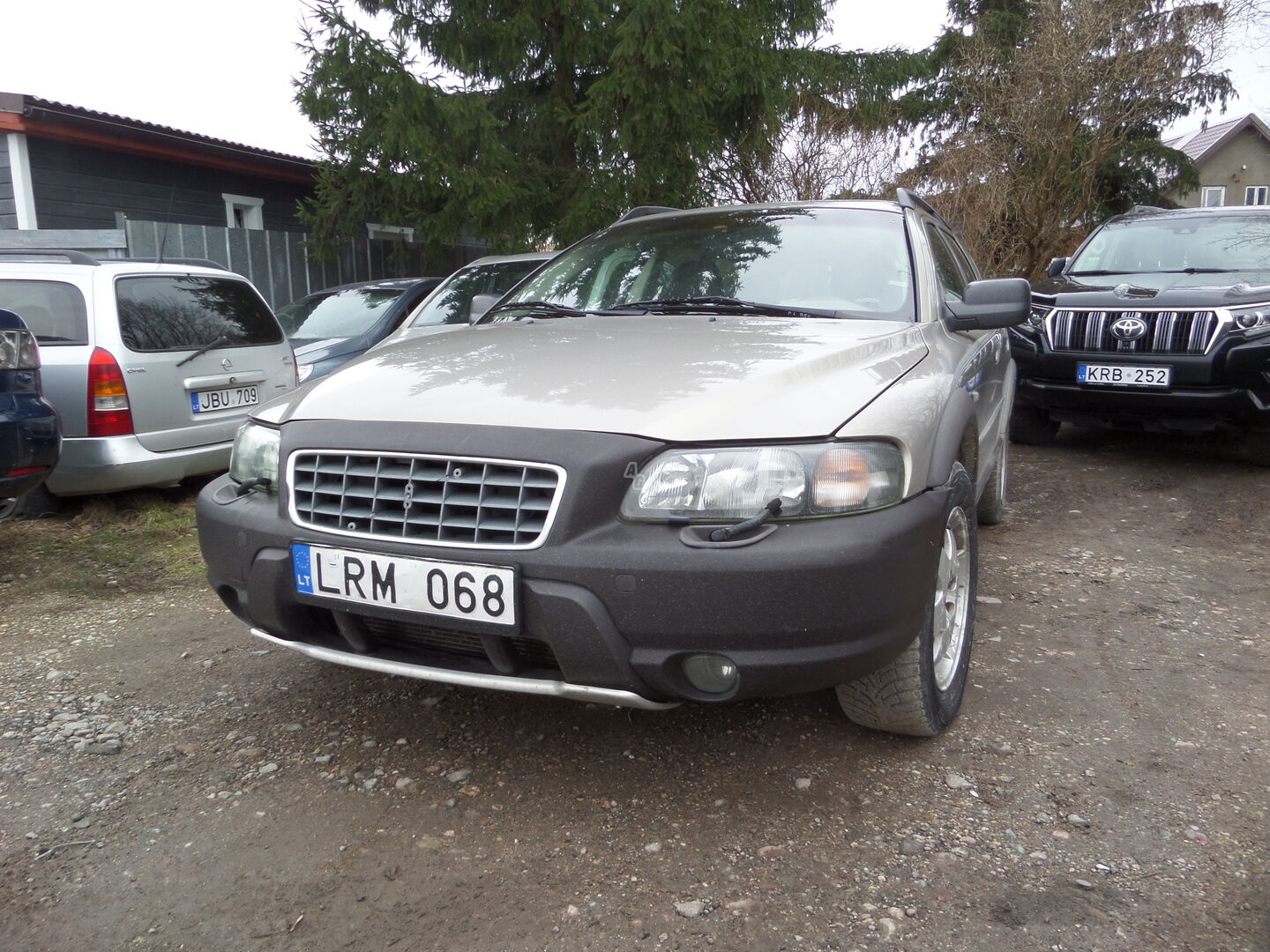 Volvo Xc70 2.4 2001 m dalys