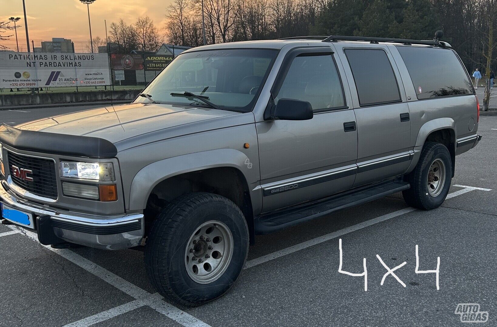 Chevrolet Suburban 1999 y Off-road / Crossover