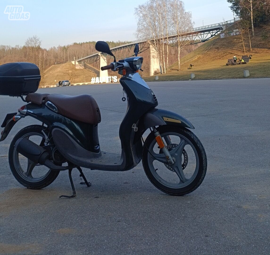 Yamaha 2005 г Мотороллер / Мопед