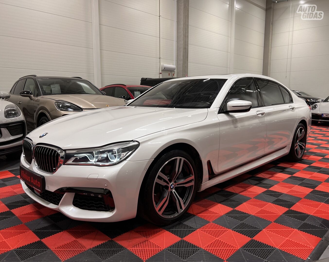 Bmw 750 2016 m Sedanas