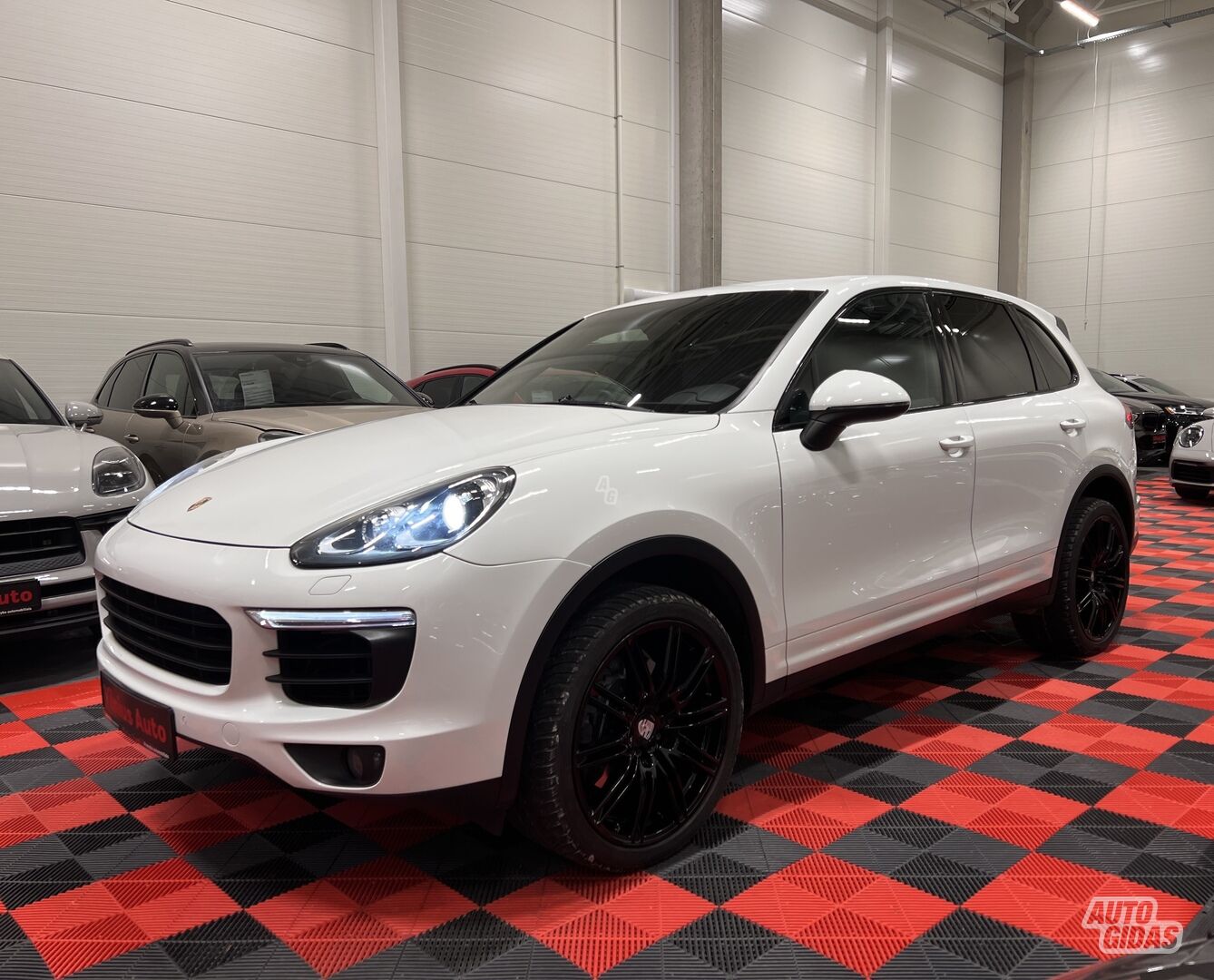 Porsche Cayenne 2016 y Off-road / Crossover