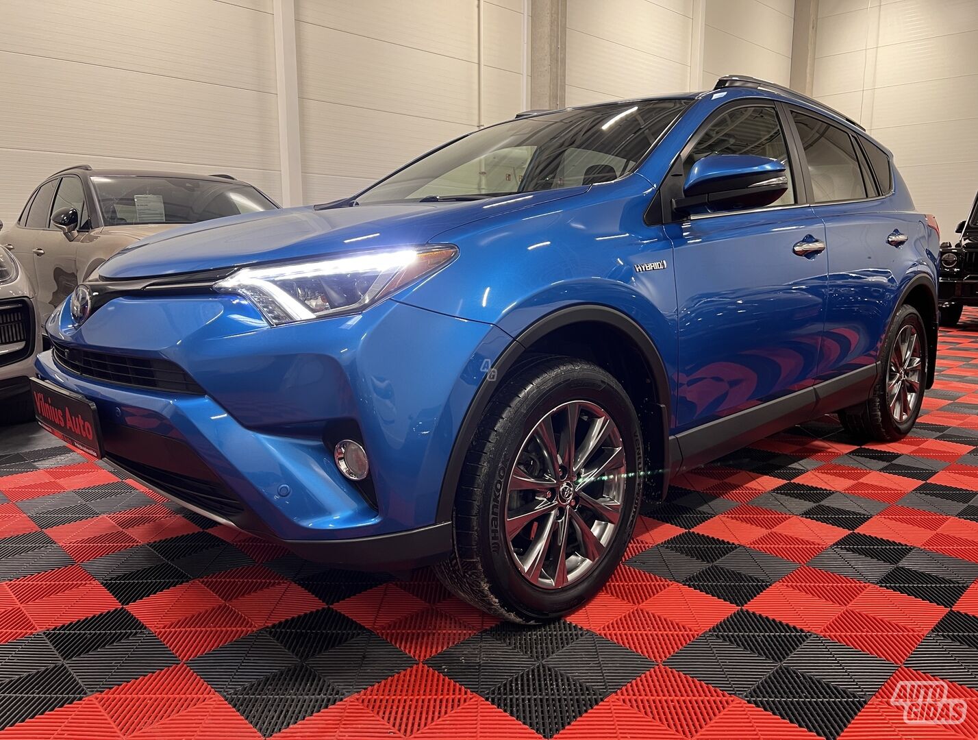 Toyota RAV4 2018 г Внедорожник / Кроссовер