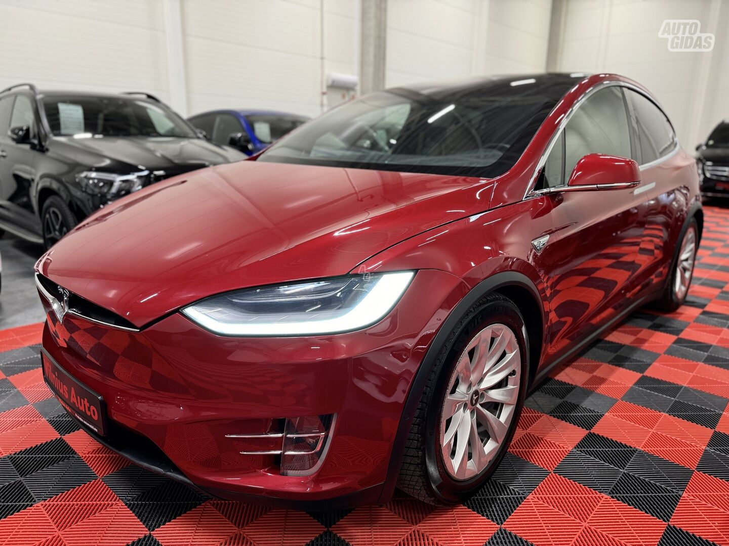 Tesla Model X 2016 m Visureigis / Krosoveris