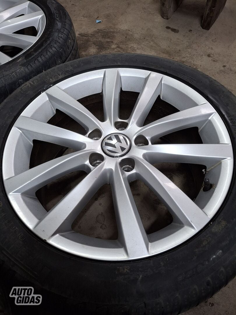 Volkswagen Passat light alloy R17 rims