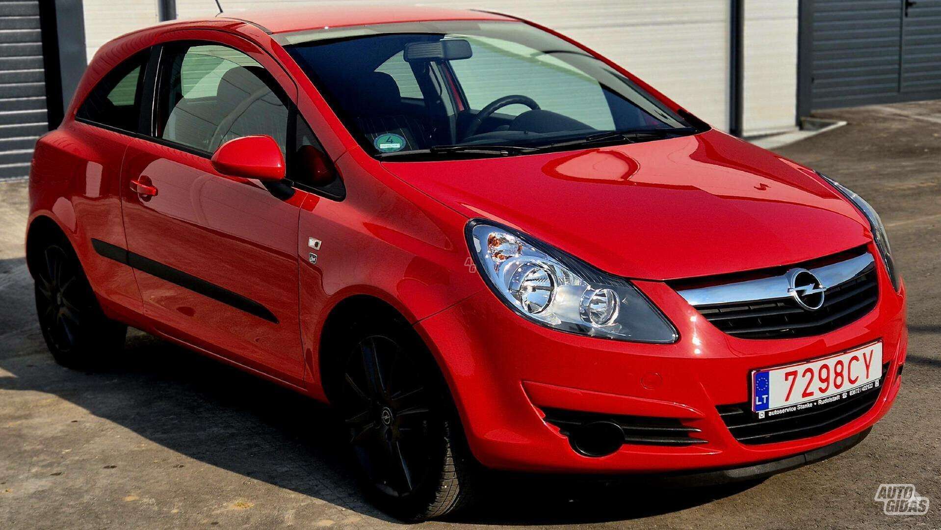 Opel Corsa 2010 г Купе