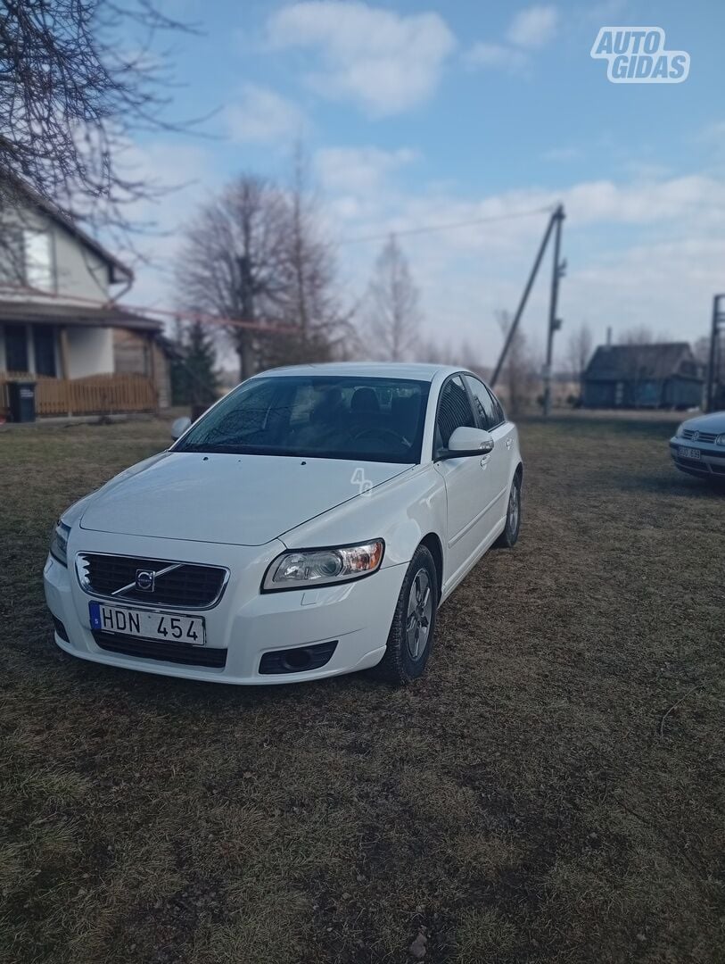 Volvo S40 2010 г Седан