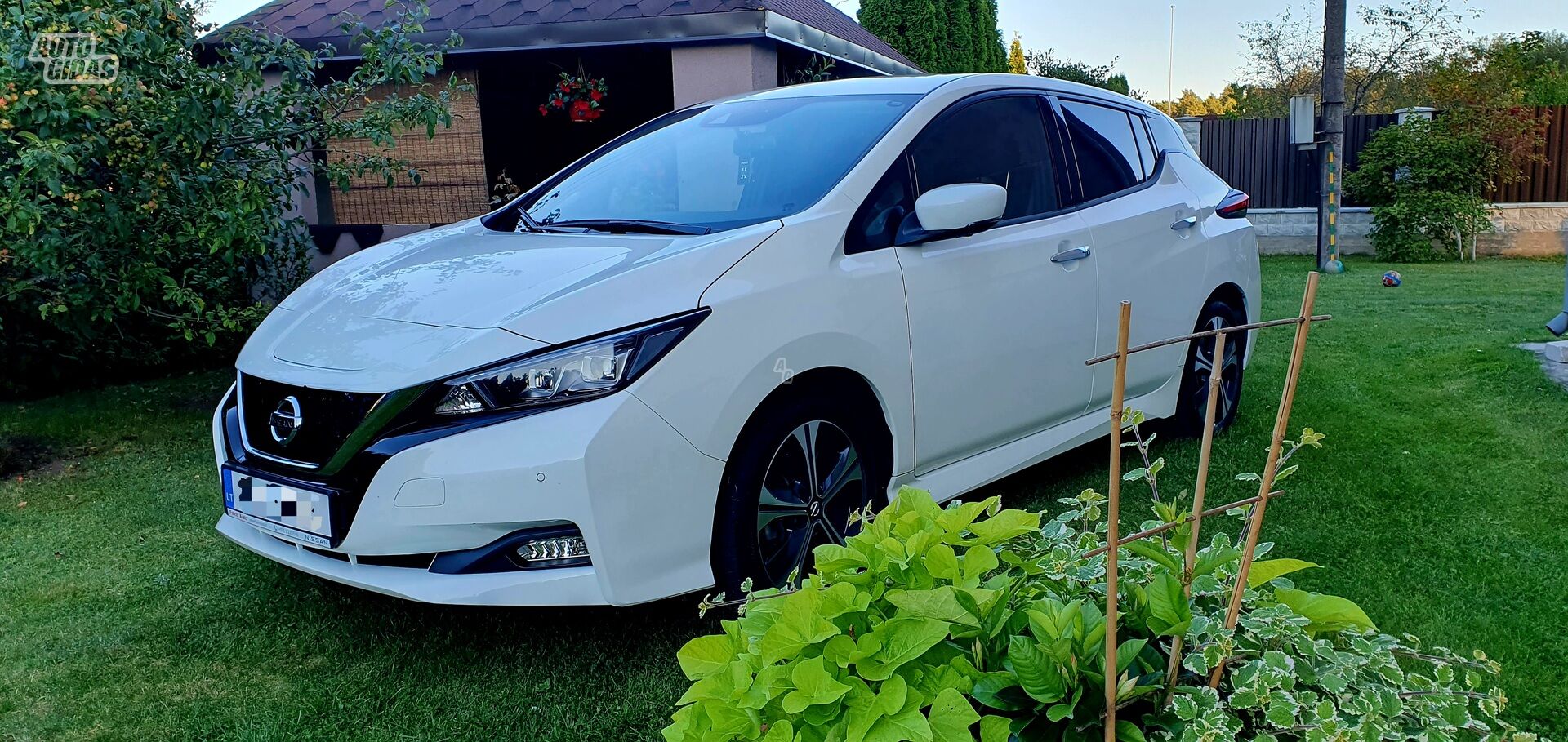 Nissan Leaf 2022 г Хэтчбек