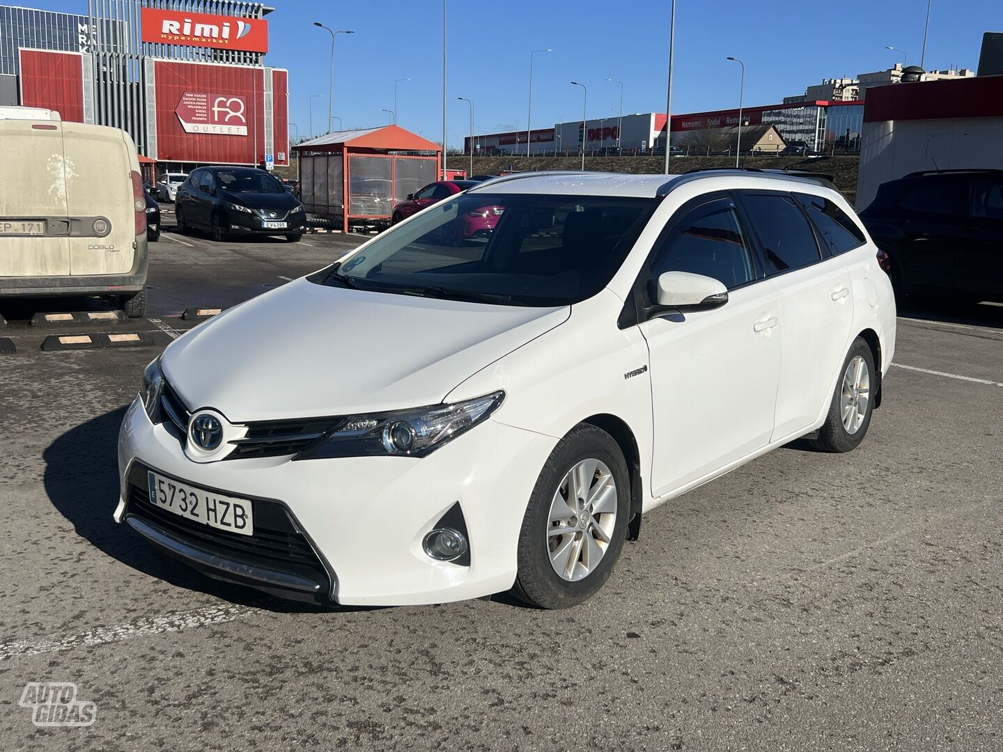 Toyota Auris 2015 y Wagon