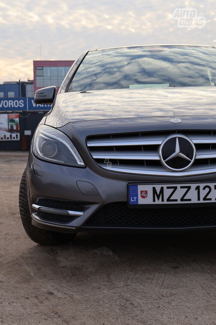 Mercedes-Benz B 180 2013 г Хэтчбек