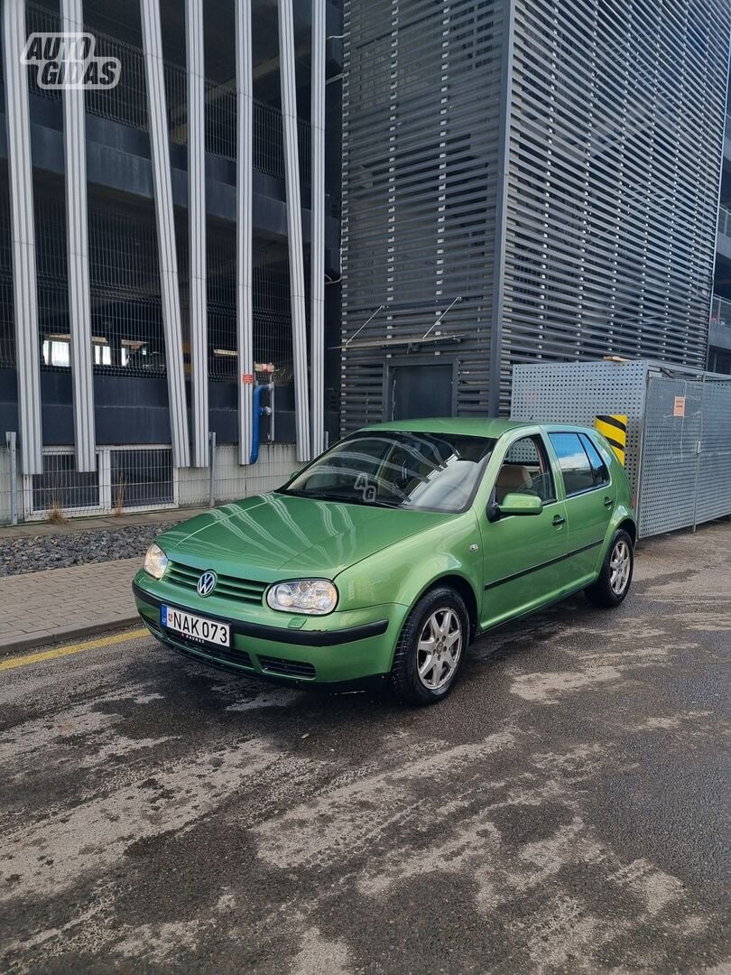 Volkswagen Golf 2000 г Хэтчбек