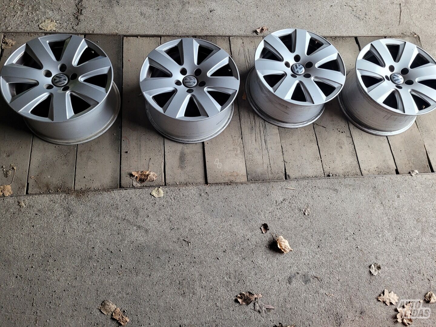 Volkswagen light alloy R16 rims