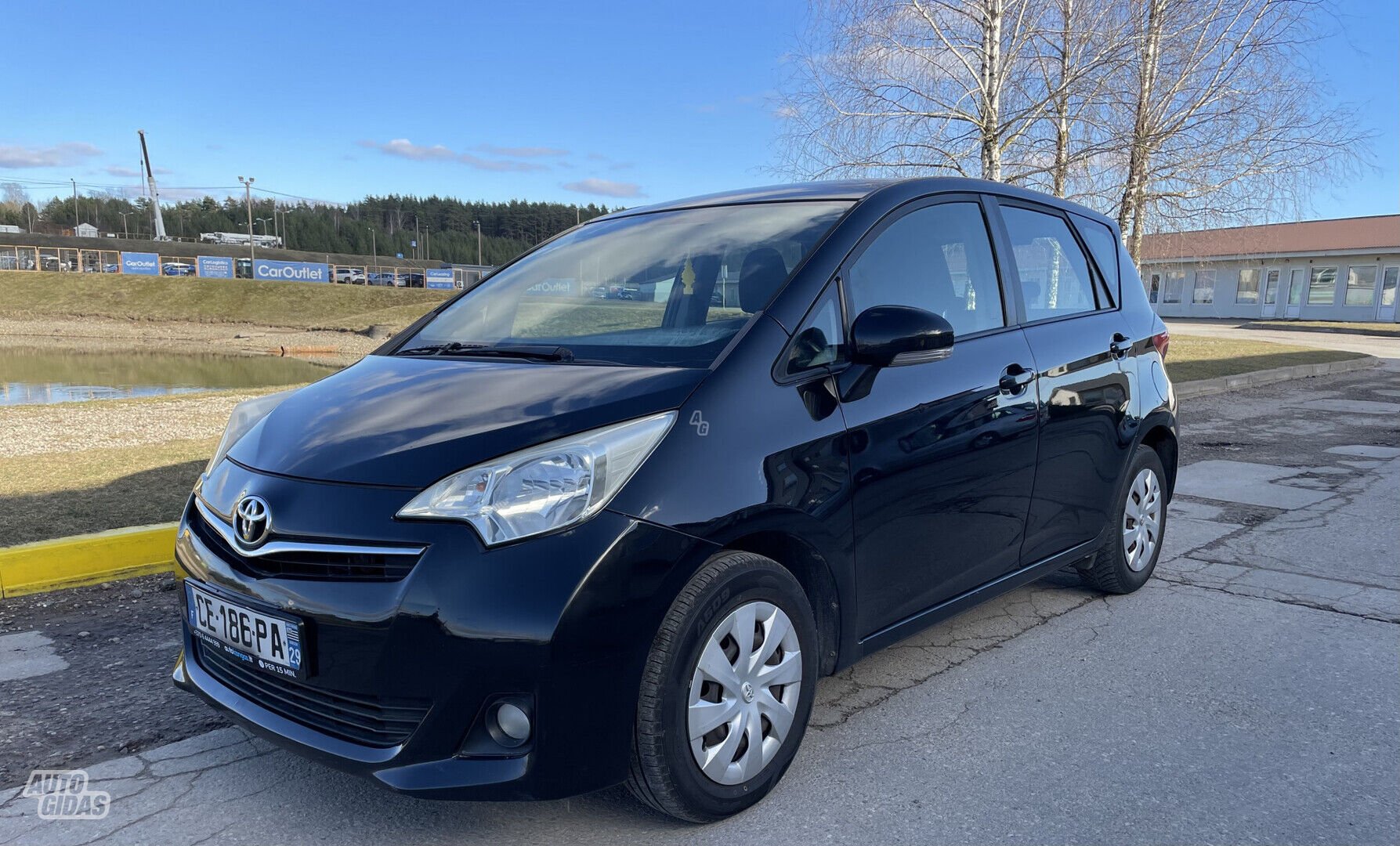 Toyota Verso-S 2012 y Van