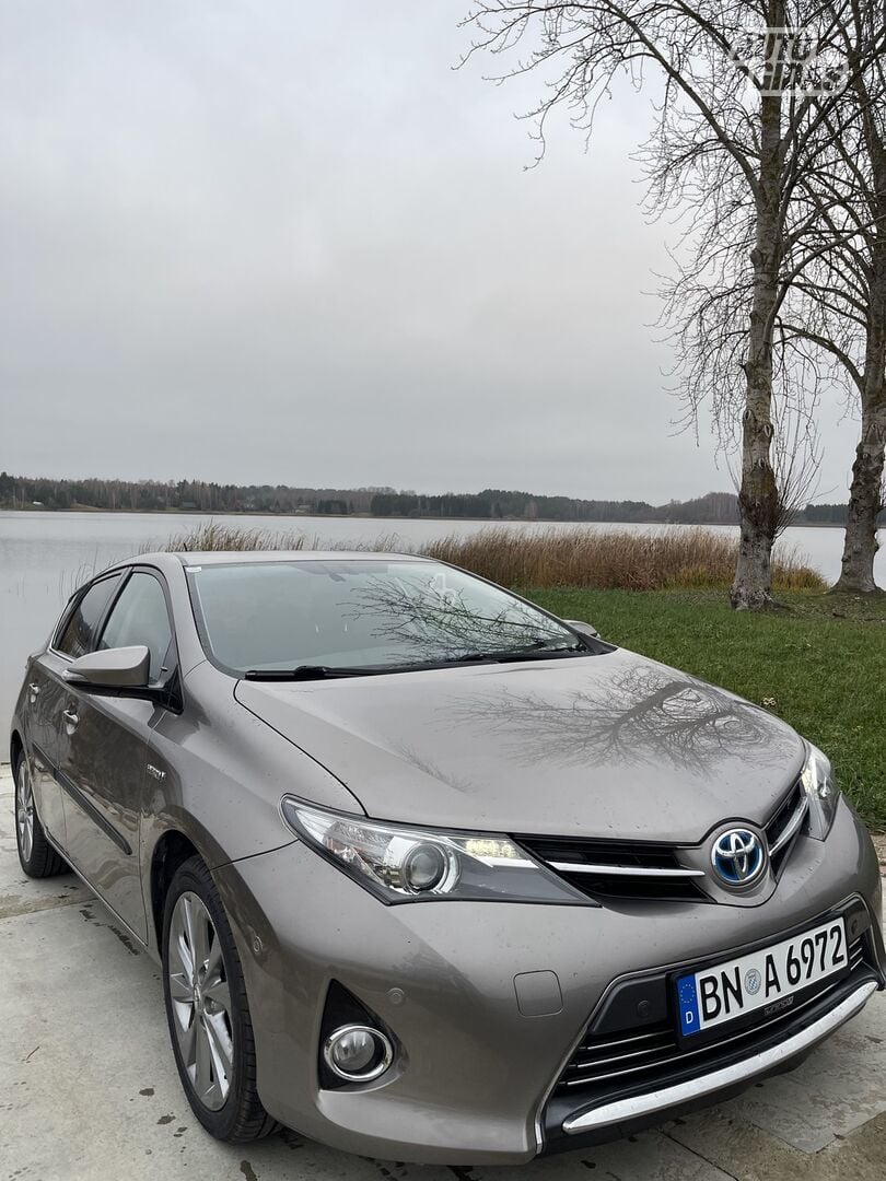 Toyota Auris E-Hybrid 2013 г