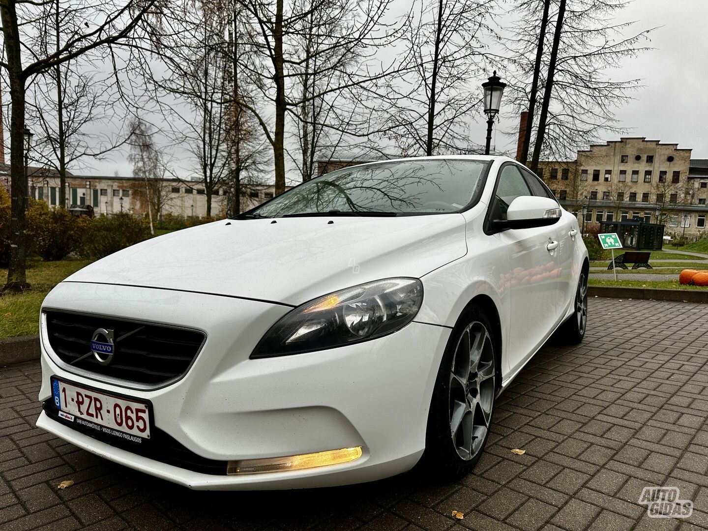 Volvo V40 2012 г Хэтчбек