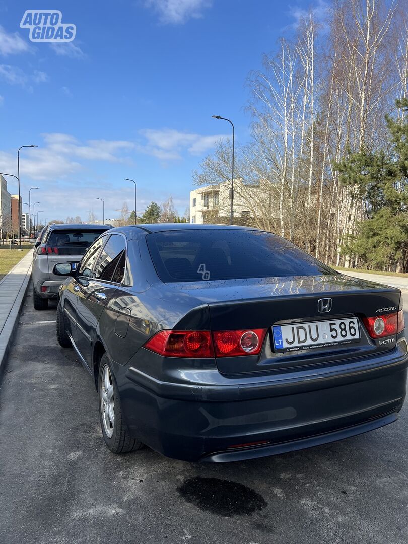 Honda Accord 2005 г Седан