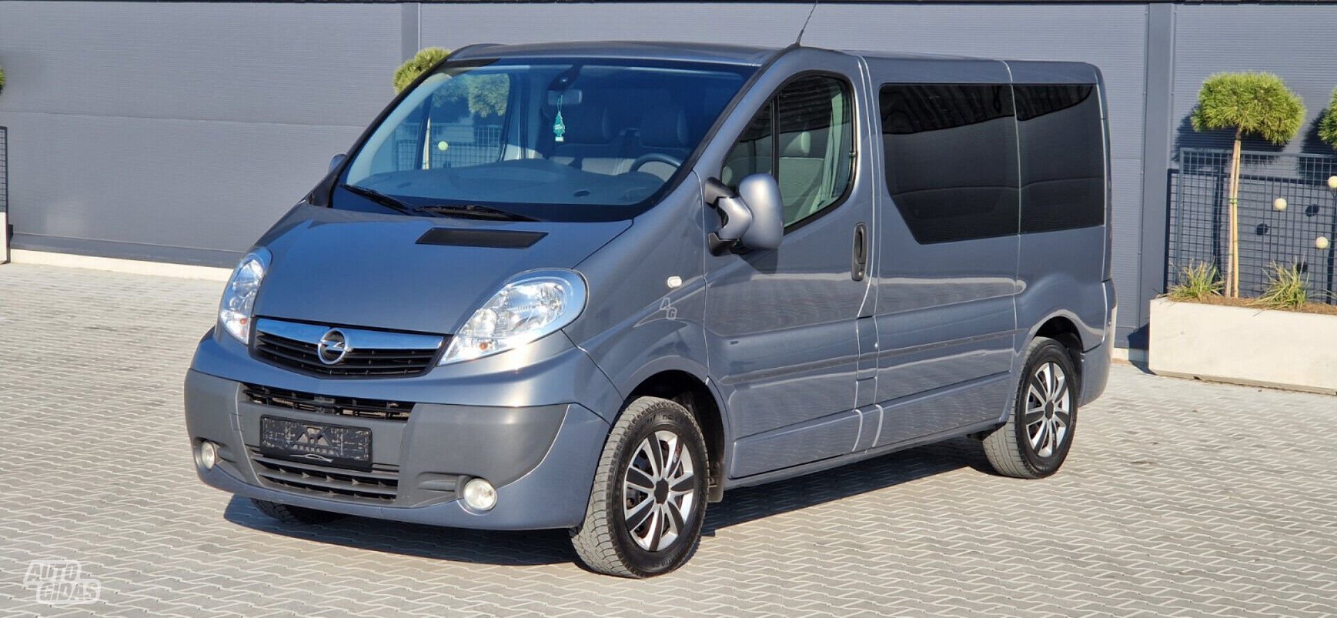 Opel Vivaro 2013 г Микроавтобус