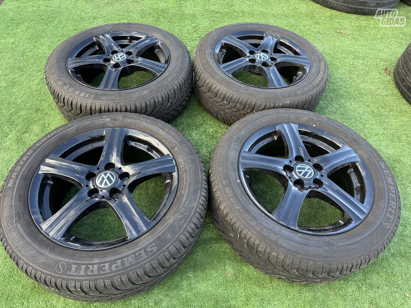 Volkswagen Siunciam, 6J ET38 light alloy R15 rims