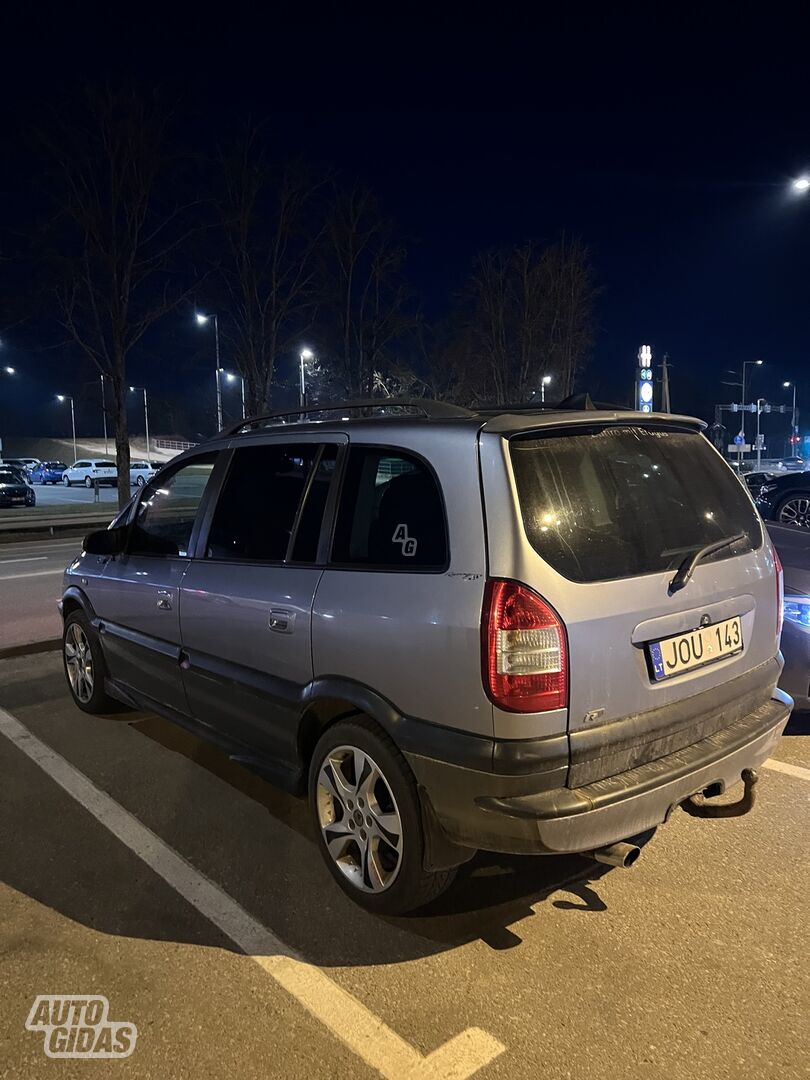 Opel Zafira 2003 г Универсал