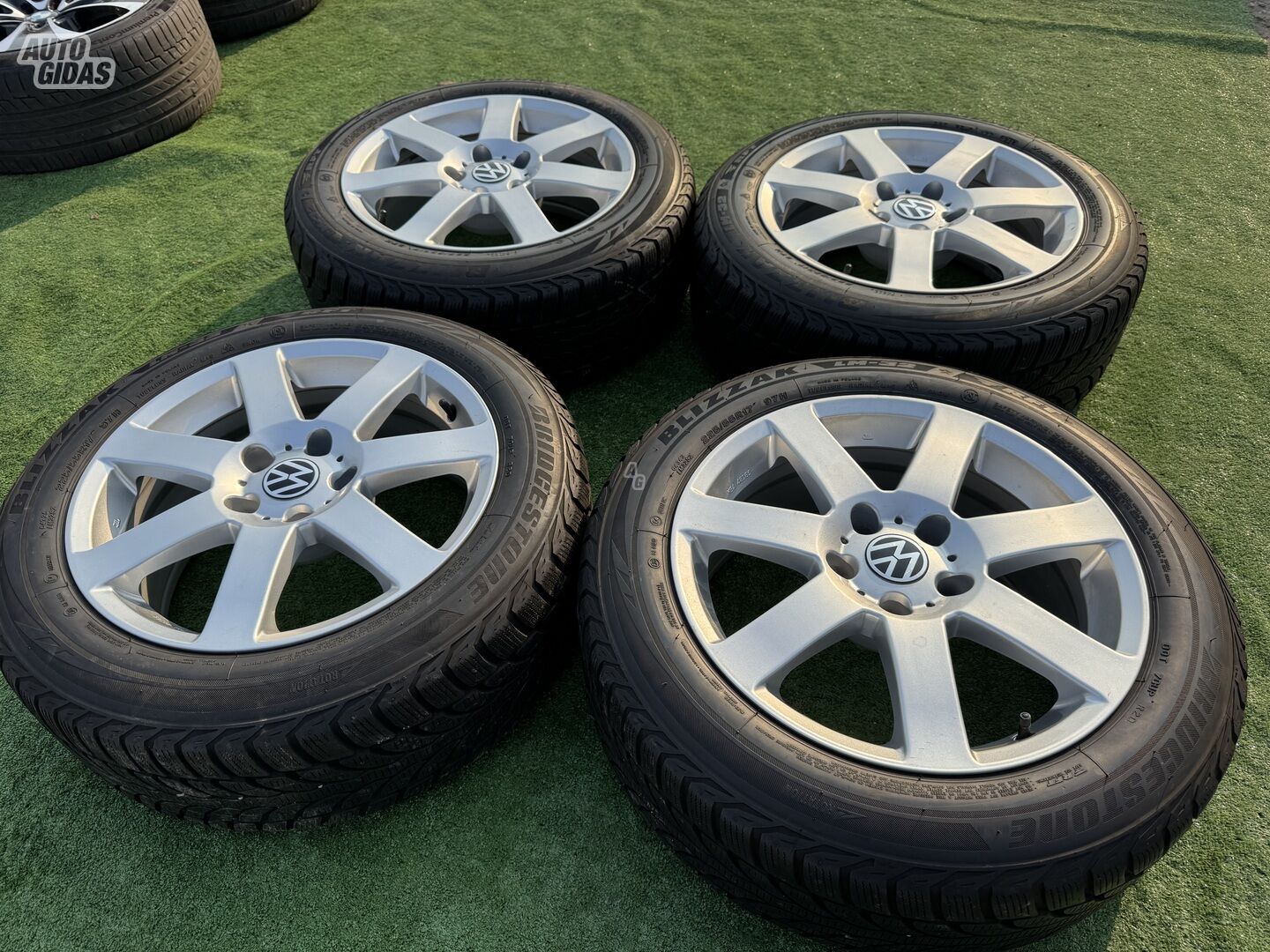 Volkswagen Siunciam, 8J ET30 Transporter light alloy R17 rims