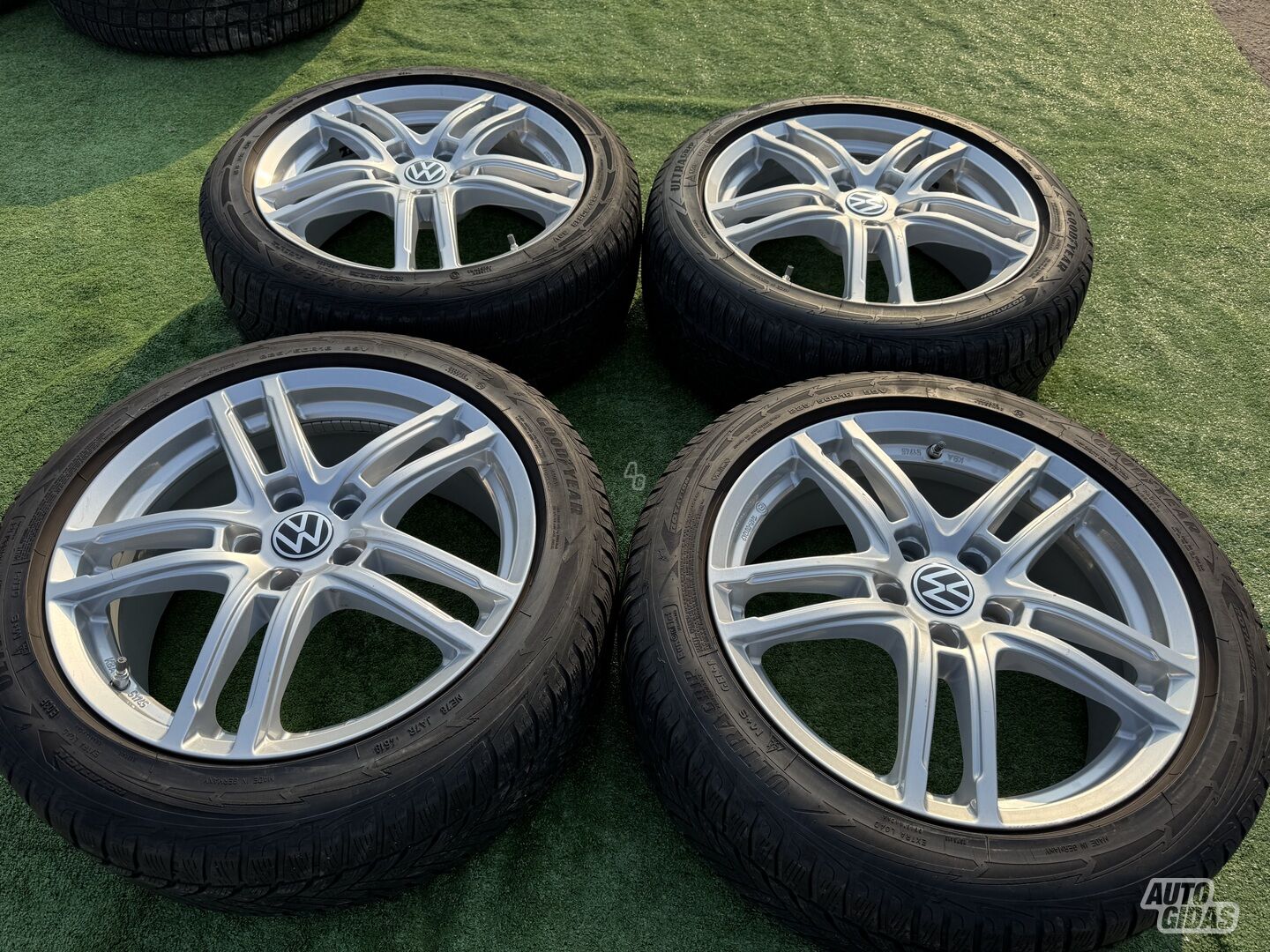 Volkswagen Siunciam, 7.5J ET51 light alloy R18 rims