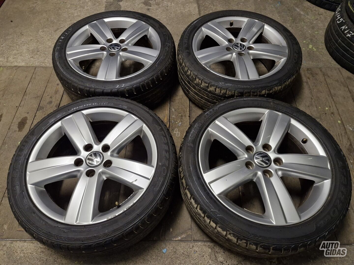 Volkswagen Original light alloy R17 rims