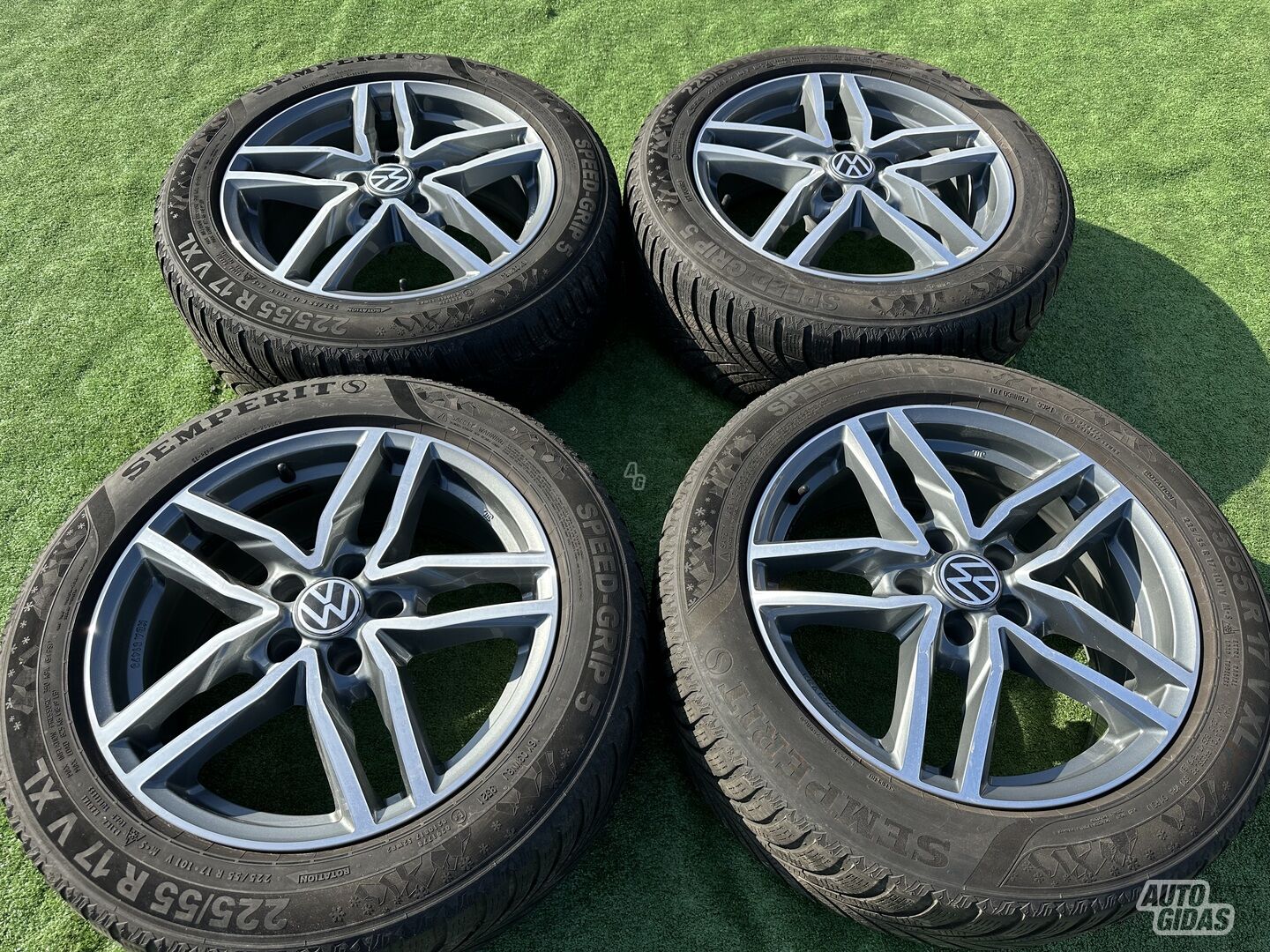 Volkswagen Siunciam, 7.5J ET29 light alloy R17 rims