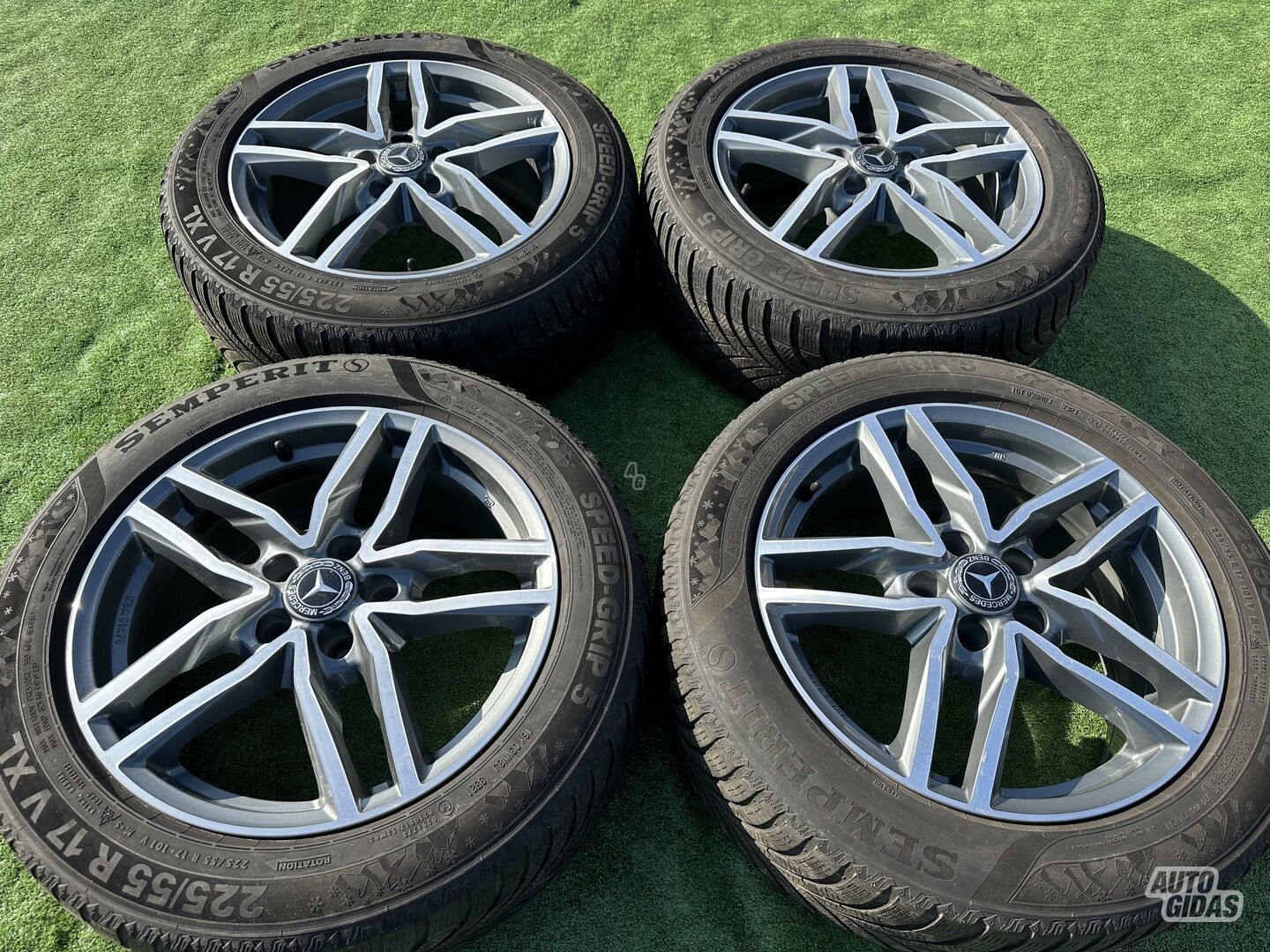 Mercedes-Benz Siunciam, 7.5J ET29 light alloy R17 rims