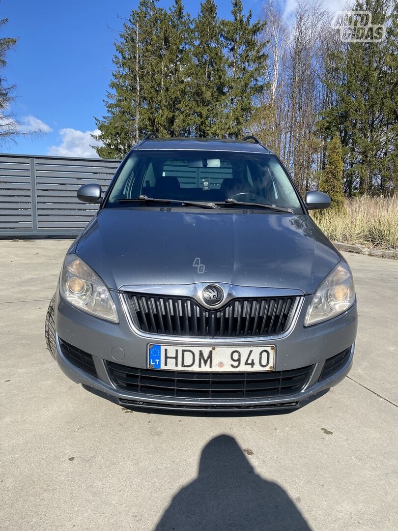 Skoda Roomster 2010 г Минивэн