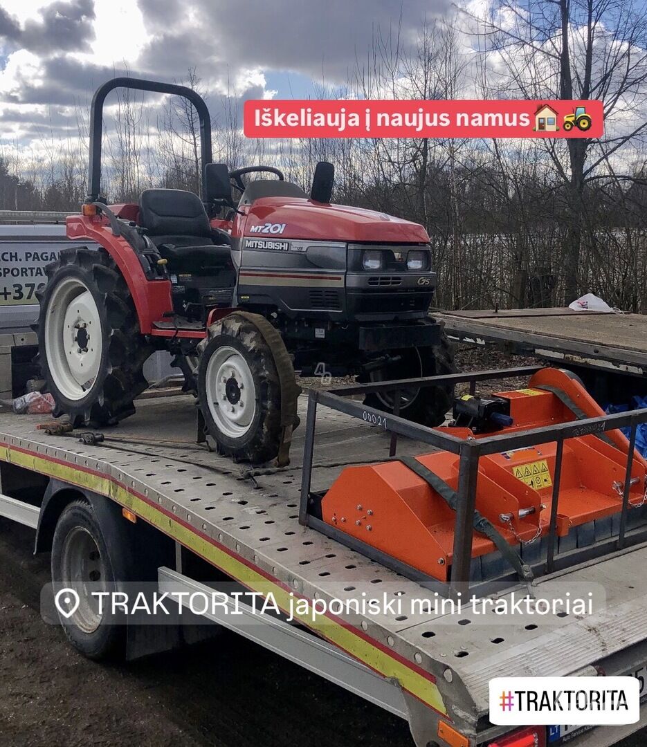 Kubota IŠKRAUTA VIRŠ 30vnt. 2011 г Трактор