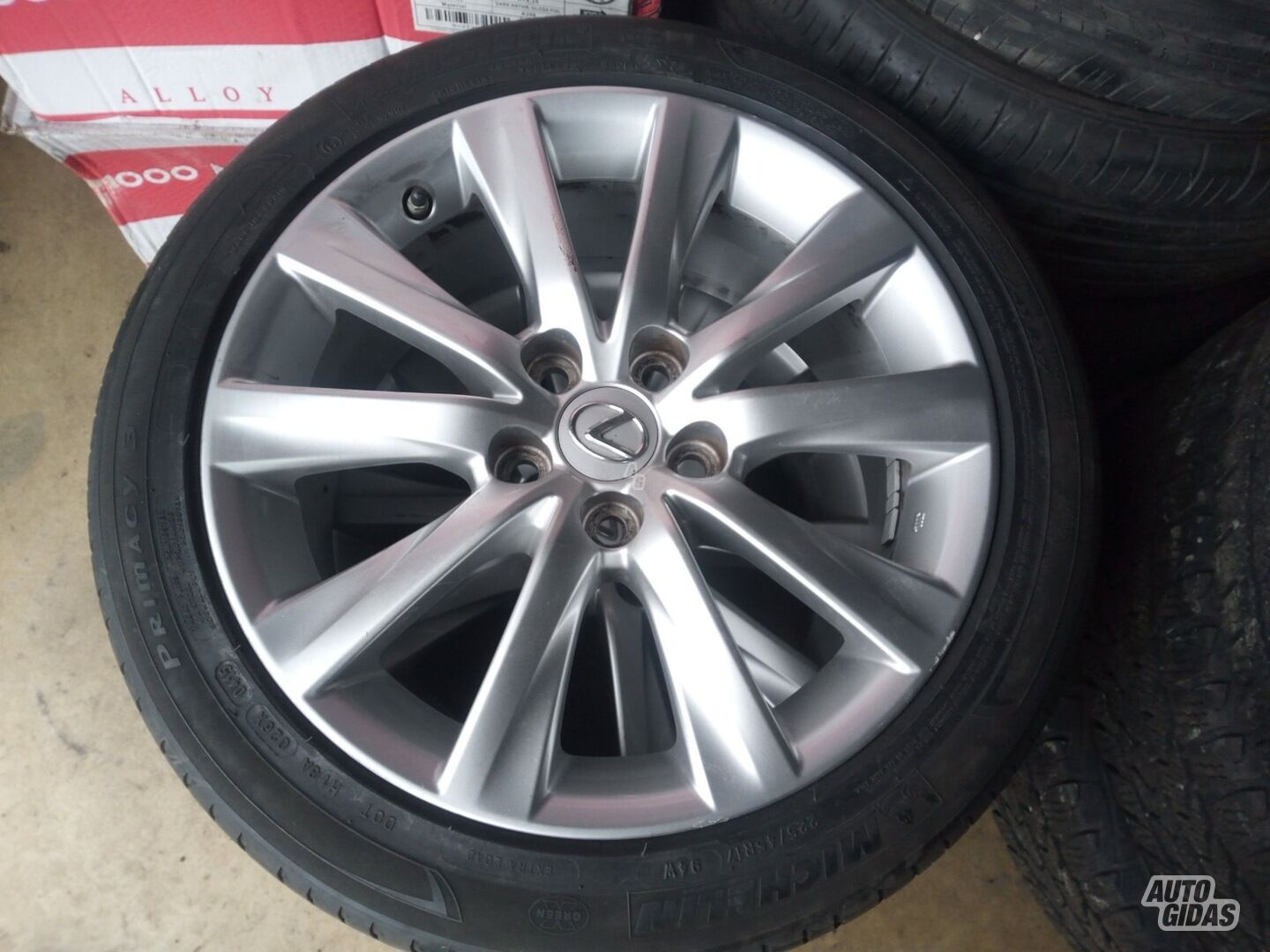 Lexus light alloy R17 rims