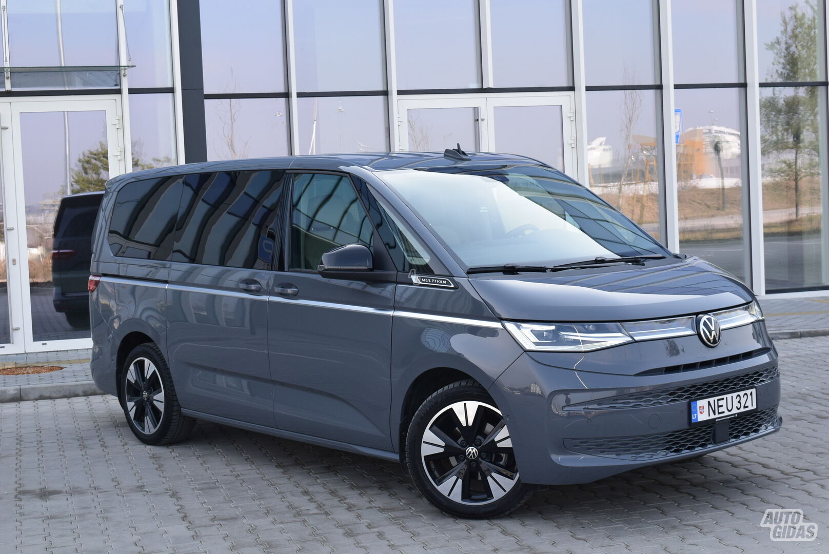 Volkswagen Multivan 2024 г Минивэн