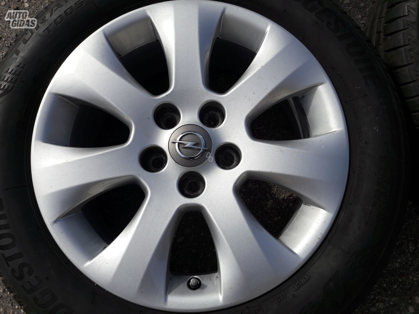 Insignia light alloy R17 rims