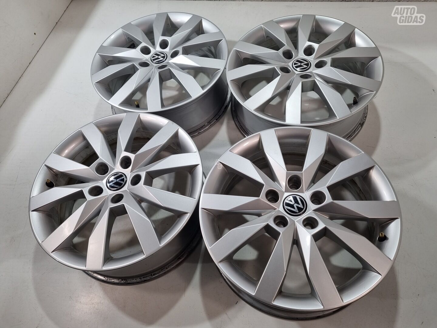 Volkswagen Golf 7 Golf light alloy R17 rims