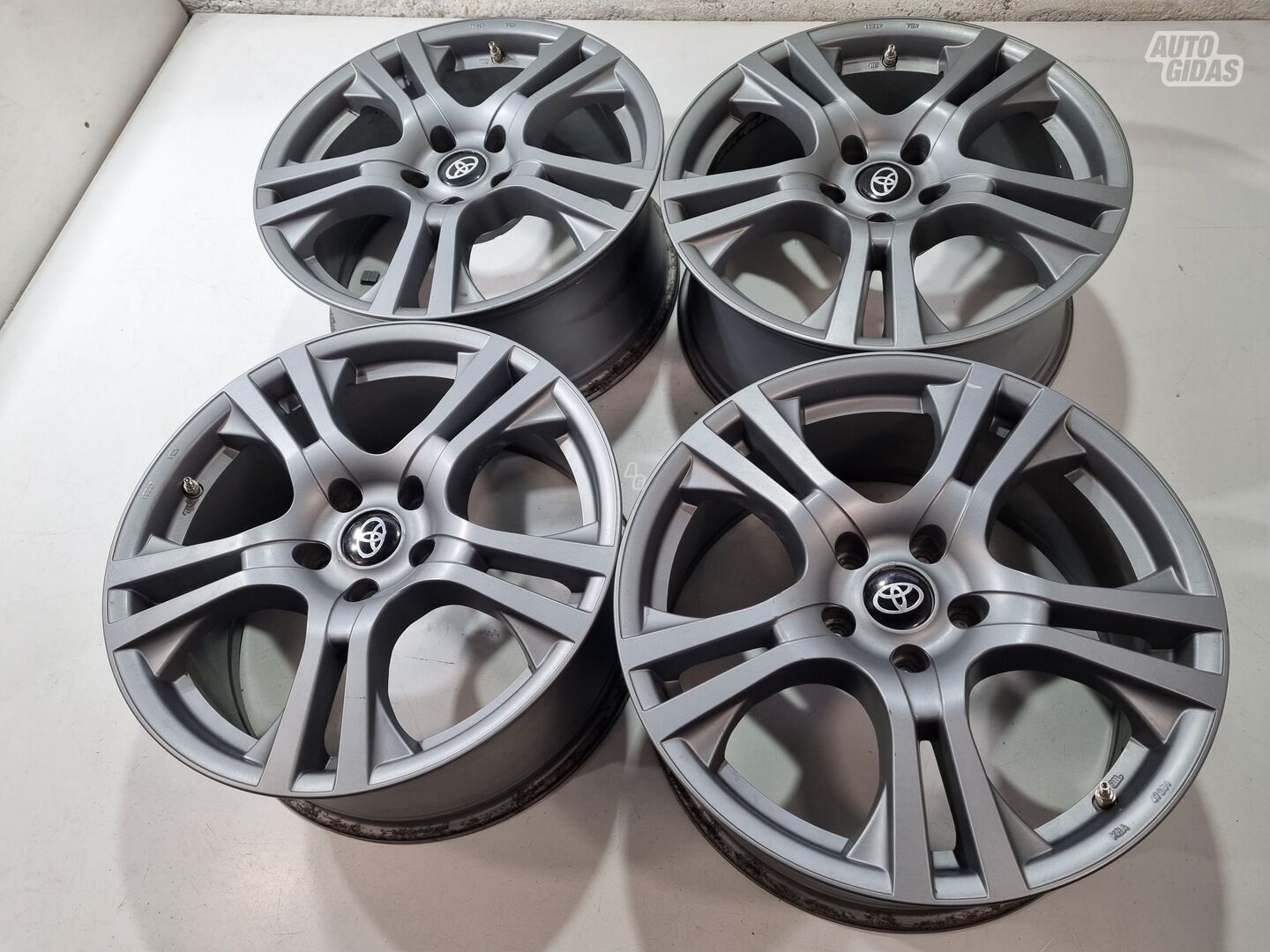 Toyota R18 light alloy R18 rims