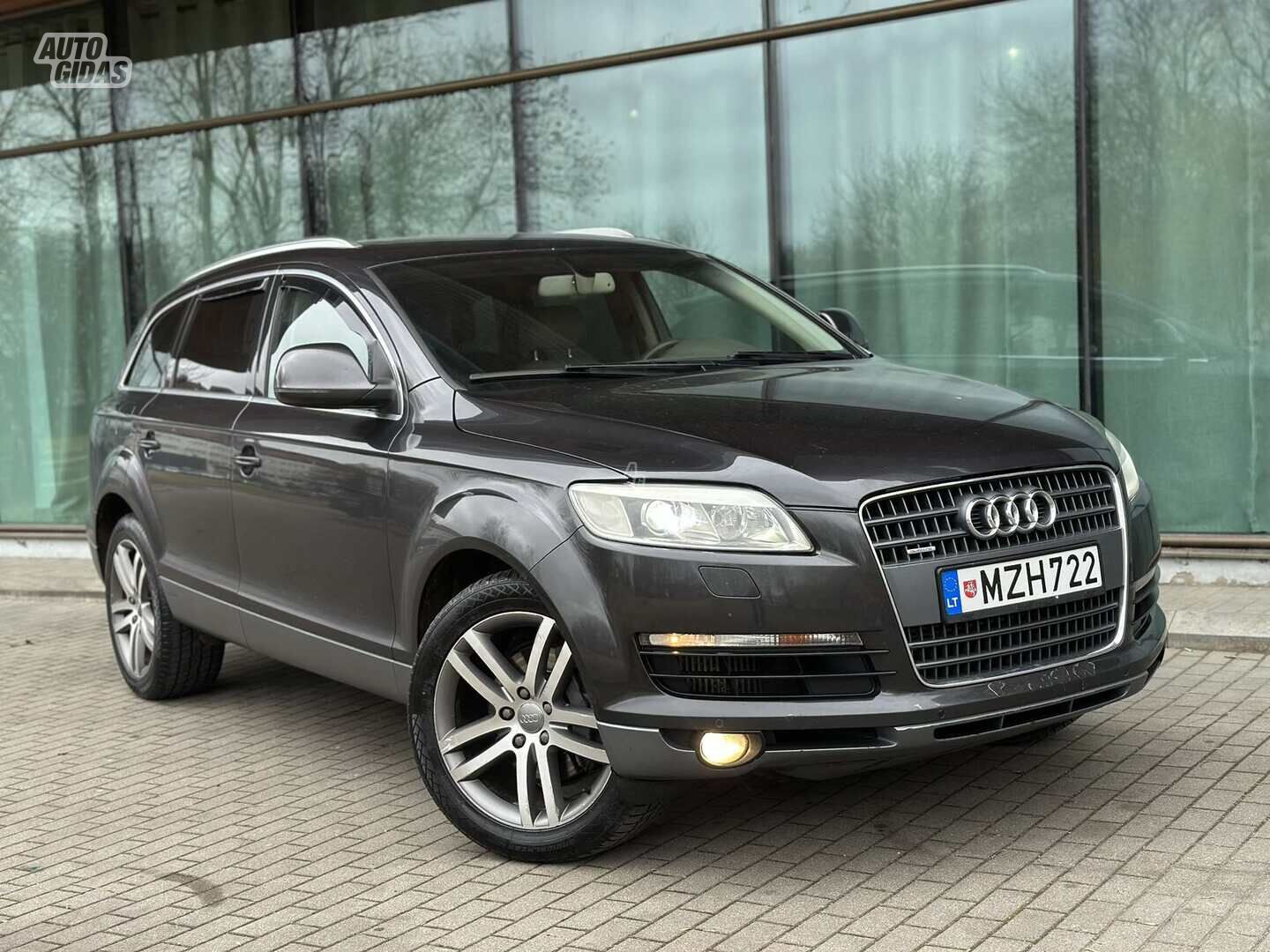 Audi Q7 2007 y Off-road / Crossover