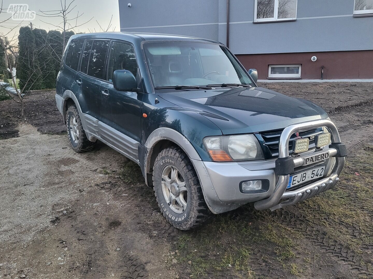 Mitsubishi Pajero 2000 y Off-road / Crossover