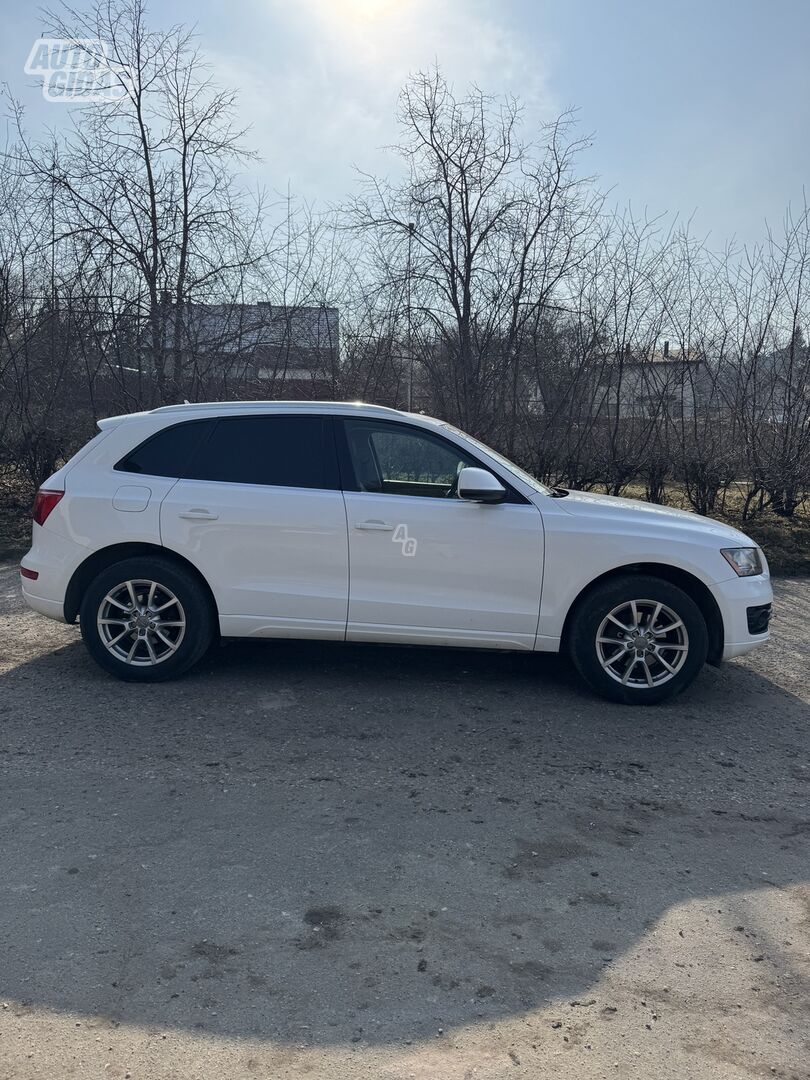 Audi Q5 2009 y Off-road / Crossover