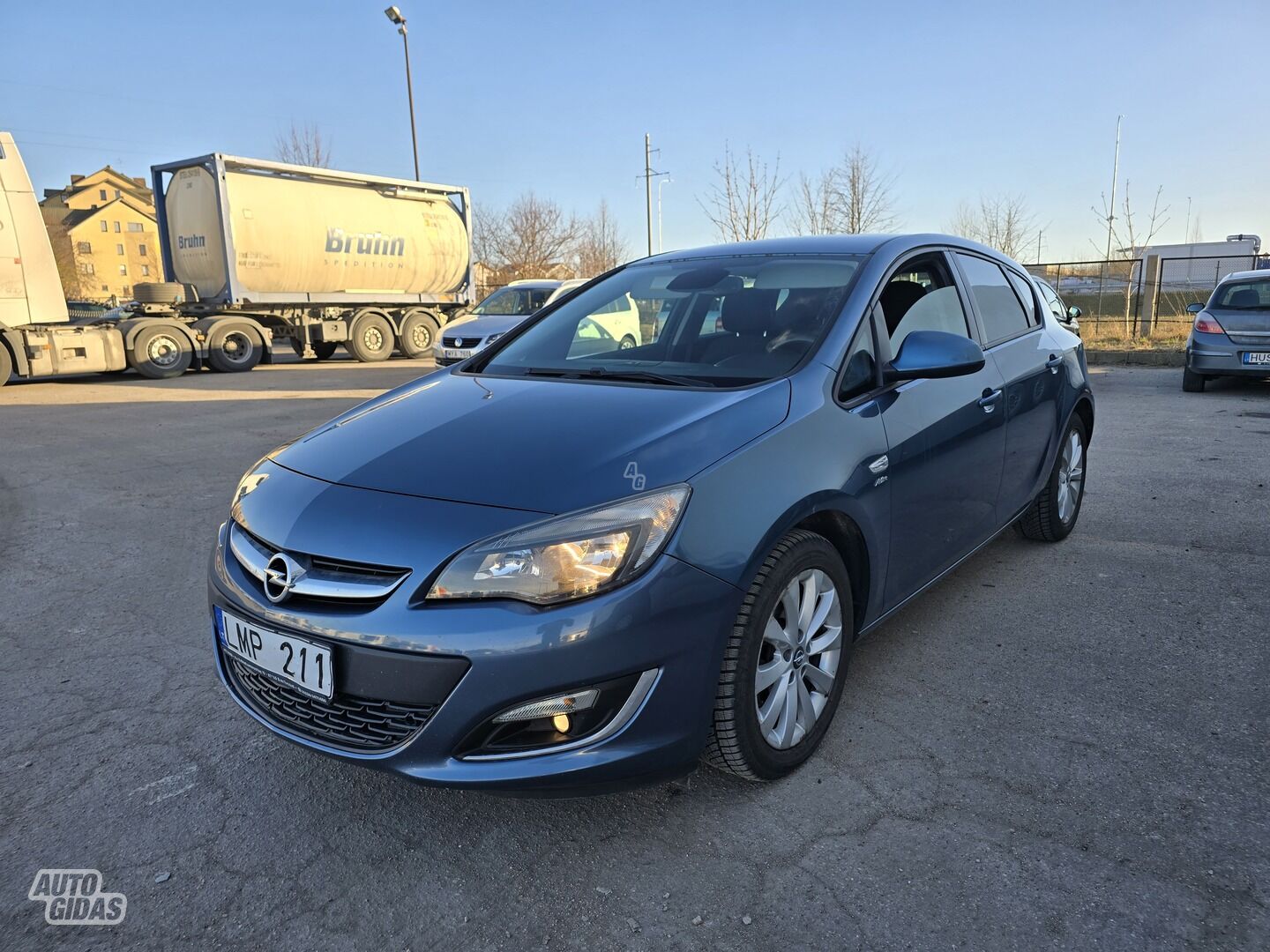 Opel Astra 2013 y Hatchback