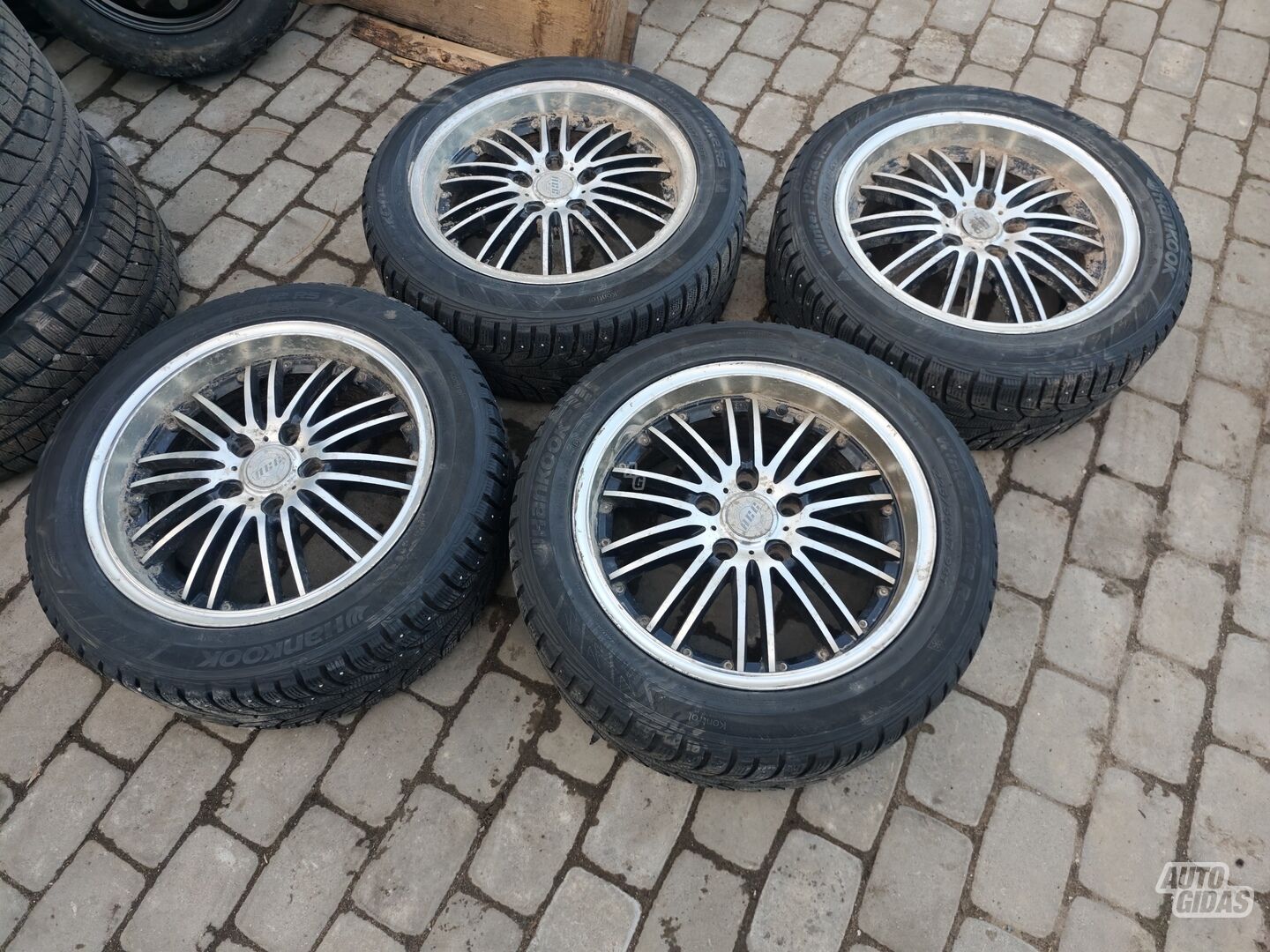 320 light alloy R17 rims