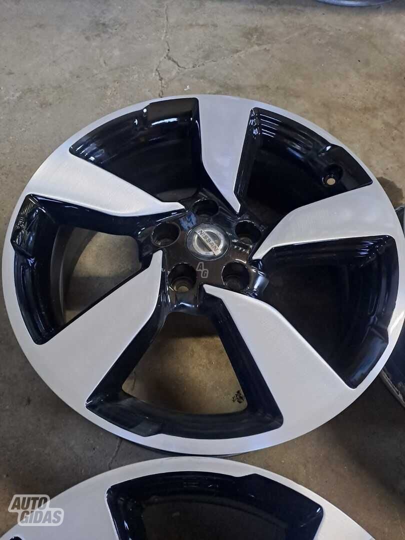 Nissan light alloy R18 rims