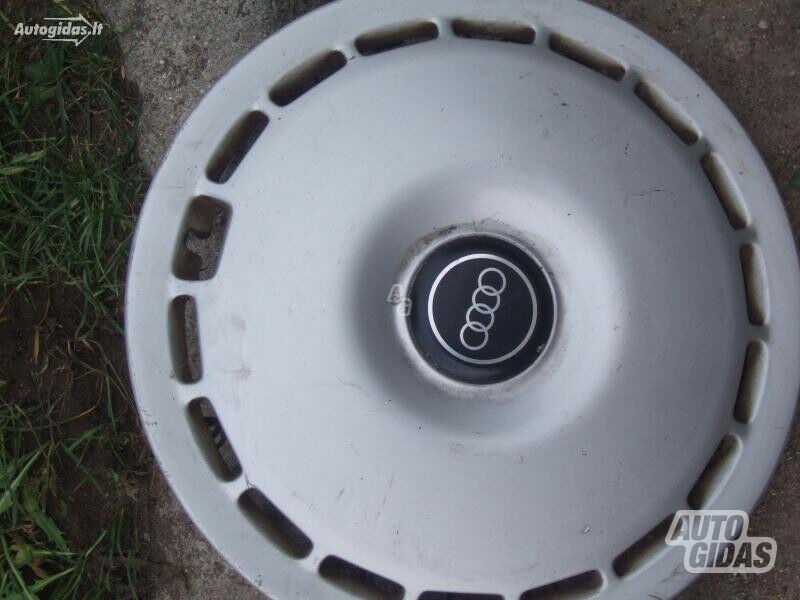 Audi 100 R15 ratų gaubtai