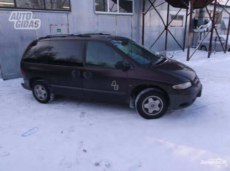 Chrysler Voyager II 1999 m dalys