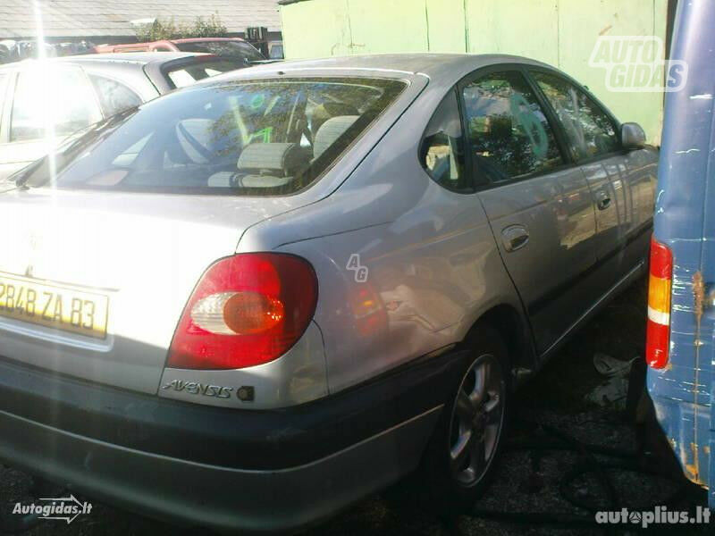 Toyota Avensis I 1998 y parts