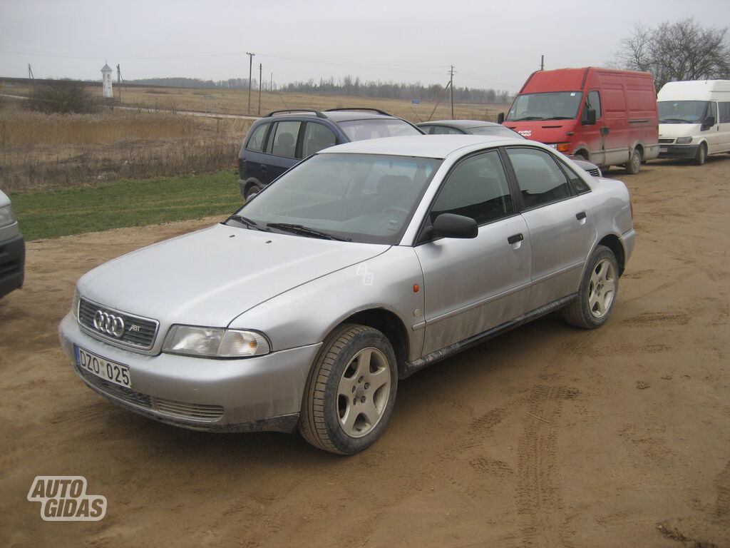 Audi A4 B5 1999 m dalys